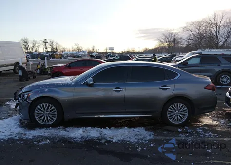 2015 Infiniti Q70L 3.7X z USA, uszkodzony, nr VIN JN1BY1PR9FM830301